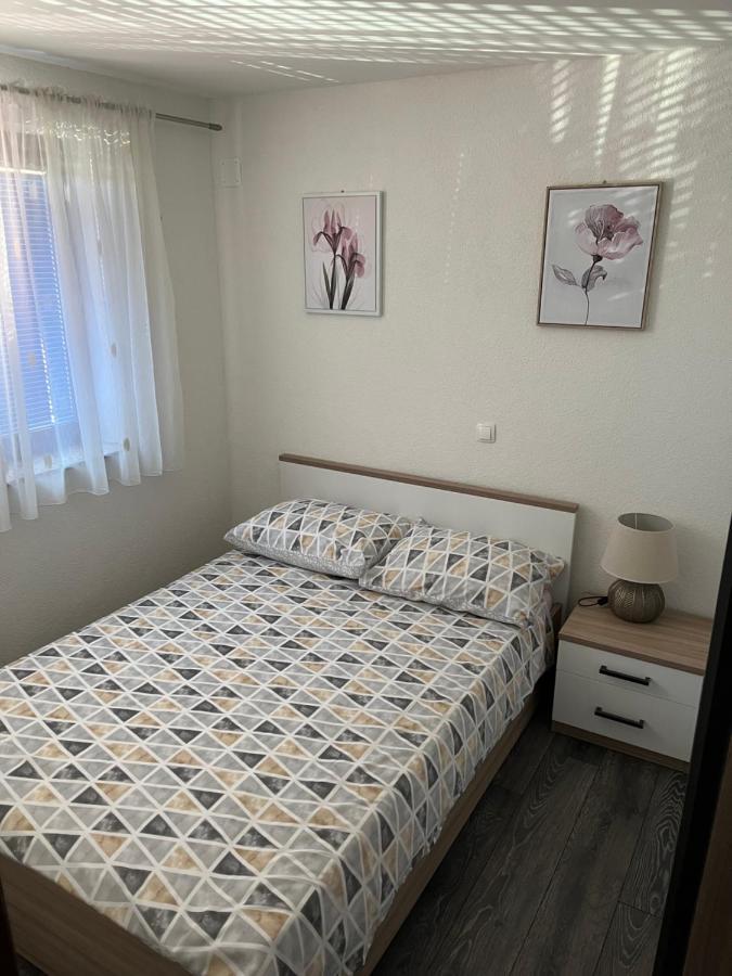 Room In Otocac Helena Exterior foto