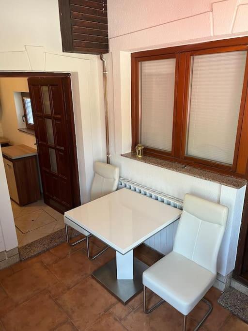 Room In Otocac Helena Exterior foto